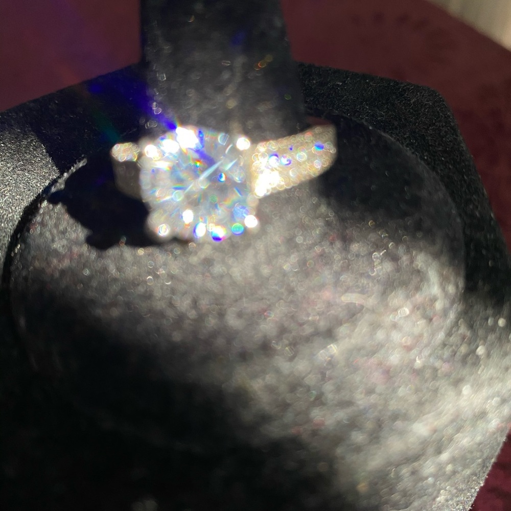 BEAUTIFUL BELLA LUCE RING - Picture 3 of 10